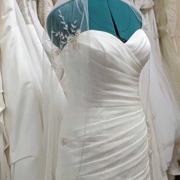 Essense of Australia Organza Wedding Gown - Picture 9 of 12